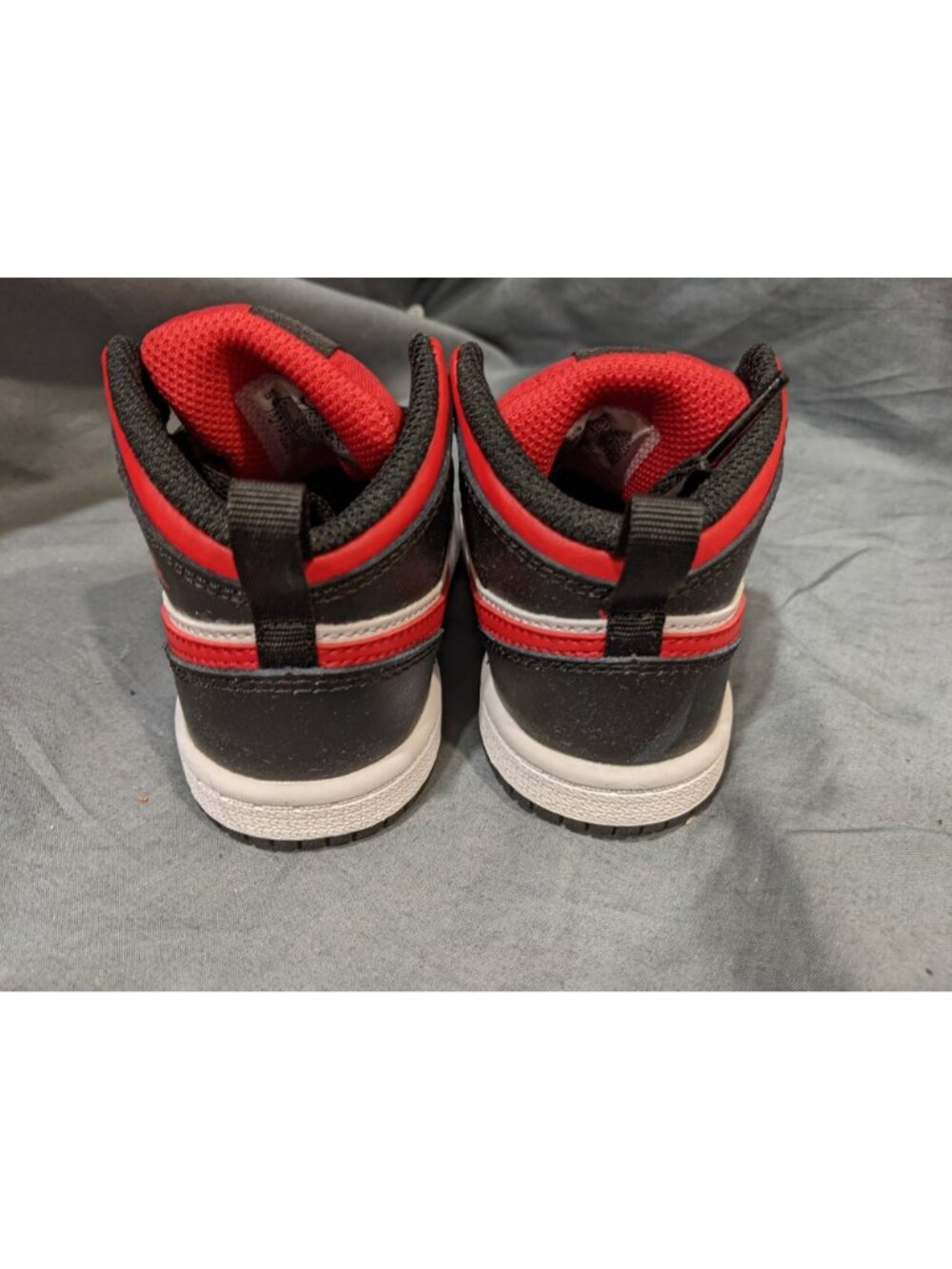 Nike Toddlers Jordan1 Mid (TD) Sneakers  Black/Fire Red White Size 4 NEW IN BOX! - Picture 2 of 7